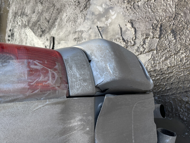Правый угольник бампера (клык) Toyota RAV4 2003 г.  2.0 л бензин Одесса