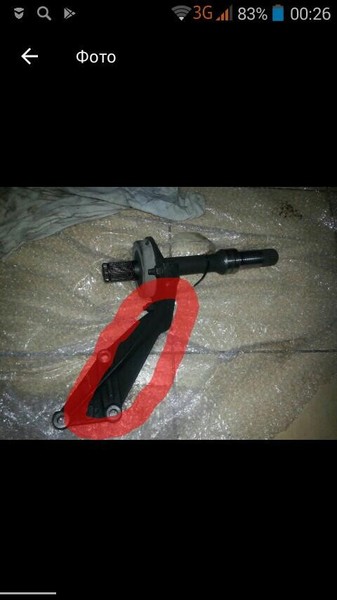 Кріплення правої полуосі від підшипника до блока Volkswagen Sharan vr6. 2000 2.8 Бензин 