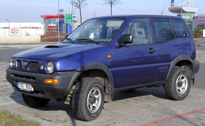 Передние крылья (L/R) Nissan Terrano II  1996 2.7 Дизель 