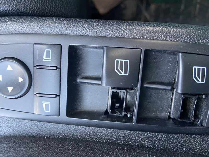 Кнопка стеклоподъемника Mercedes-Benz A-Class W169  2008 хэтчбек 1.7 Бензин Днепр