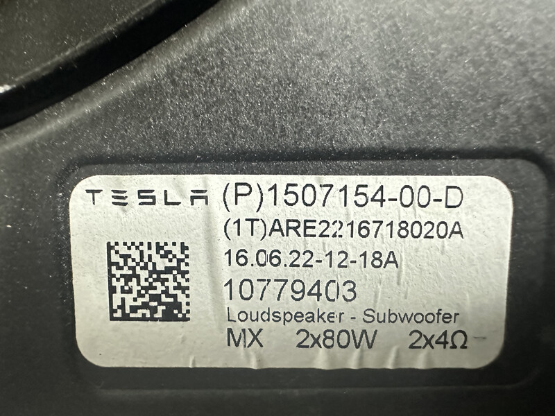 Сабвуфер Tesla Model Y универсал 2022 г.  4.0 л электро Киев