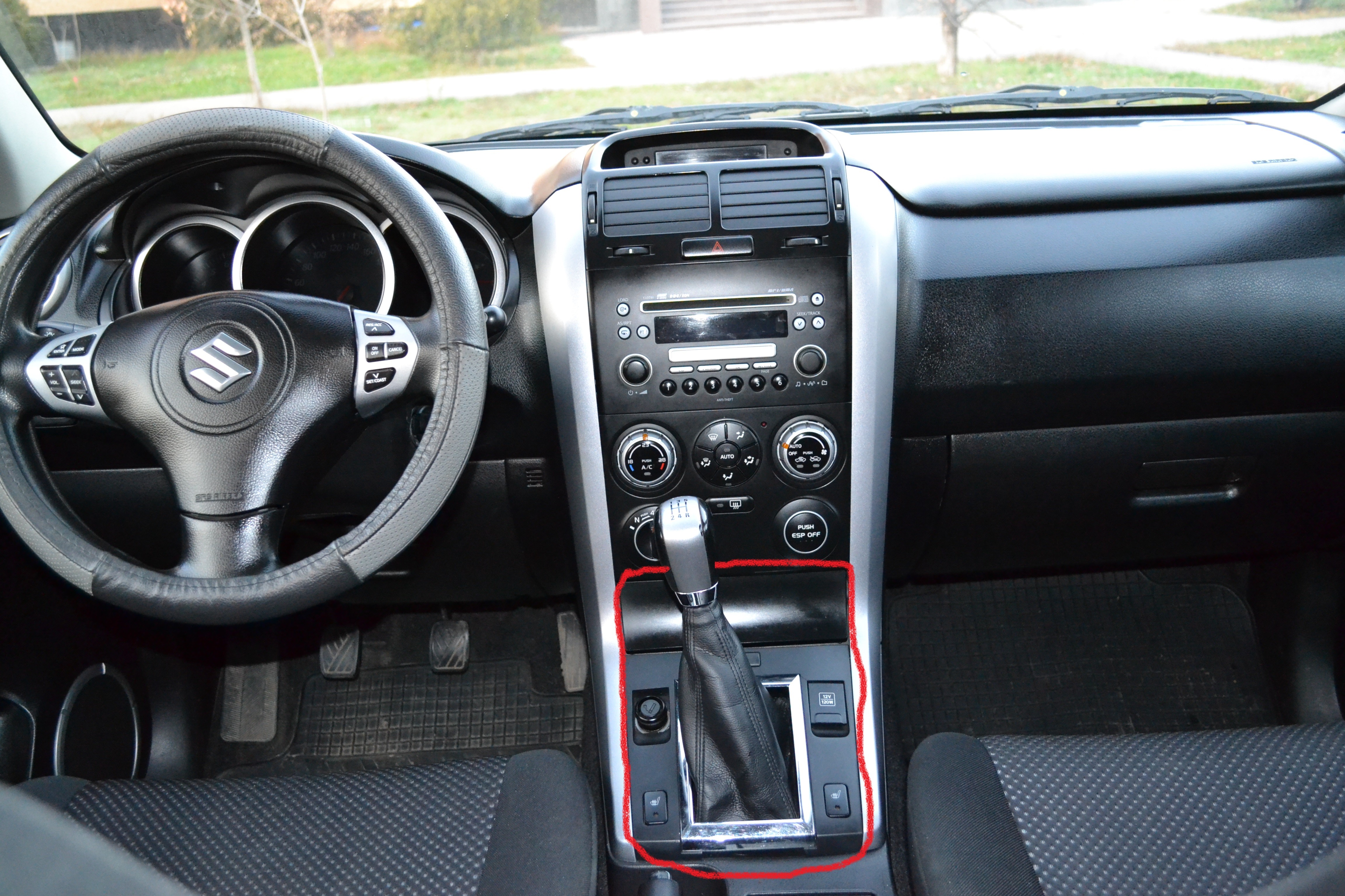 Панель-консоль рычага передач Suzuki Grand Vitara  2007 2.0 Бензин Полтава