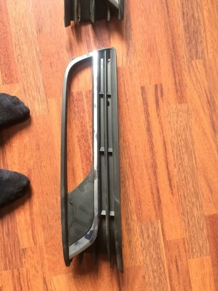 Решетки противотуманных фар Volkswagen Passat b7 2012 г.  1.8 л бензин Харьков