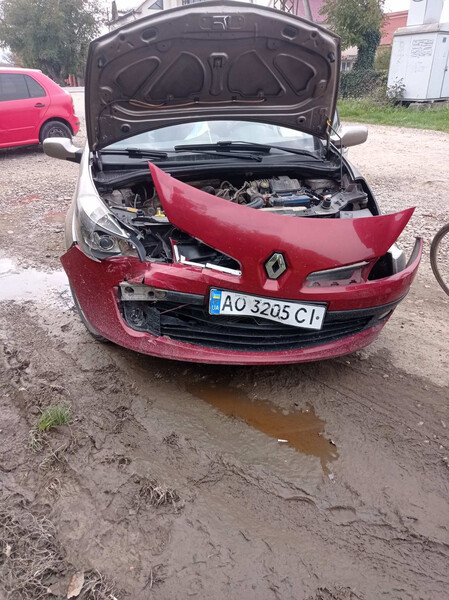 Бампер передній Renault Clio  2004 1.2 Бензин 