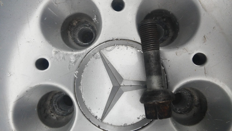 Колісний болт Mercedes-Benz Vito  2002 Рожнятов