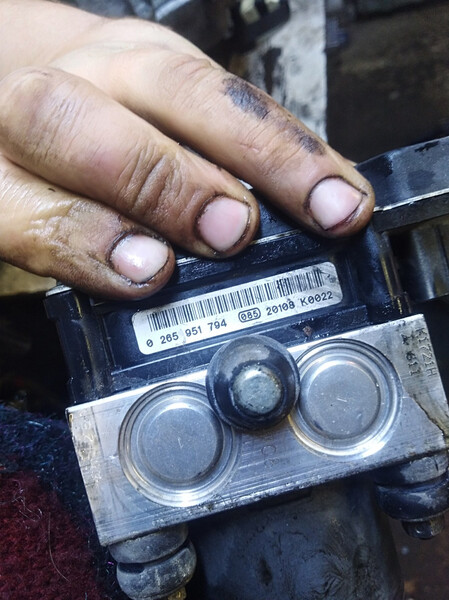 Блок ABS Opel Meriva B универсал 2011 г.  1.6 л дизель