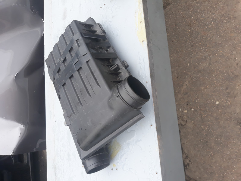 Корпус повітряного фільтра 04E129611G   Skoda Octavia, Skoda Octavia A7, Volkswagen Polo