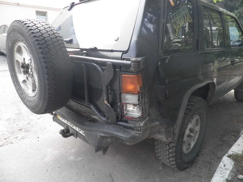 Бампер задній Nissan Pathfinder  1995 3.5 Бензин 