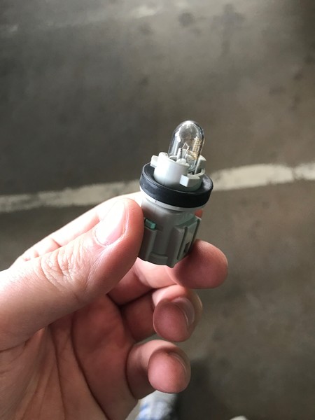 Патрон лампы габарита Nissan Leaf  2014 хетчбек  Электро 