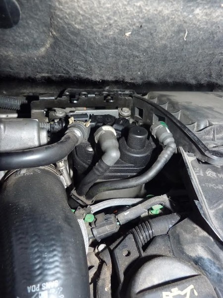 Верхня частина фільтра пиливного Peugeot Partner  2012 1.6 Дизель 