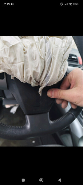 Подушка в руль Toyota Auris  2010 хэтчбек 1.8 Гибрид 