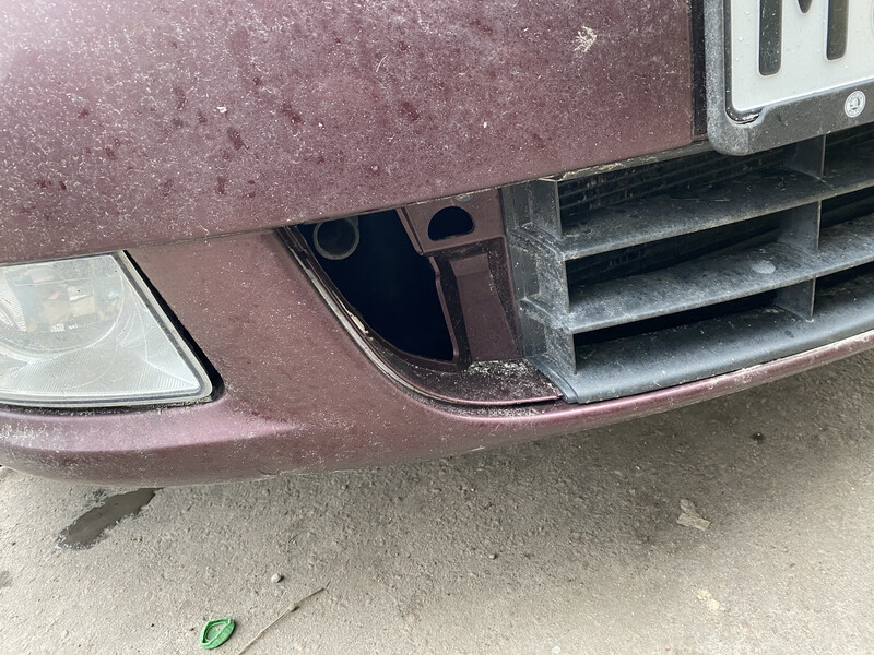Заглушка в бампер перед пассажир Skoda Octavia A5  2010 1.6 Бензин Житомир