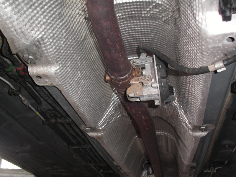 Заслонка выпуска воздуха на глушителе Renault Scenic 3 2012 1.5 Дизель 