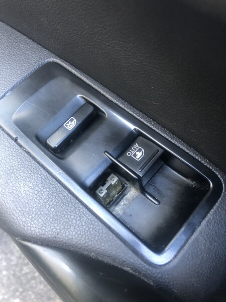 Кнопка стеклоподъемника Volkswagen Polo 5  2015 1.6 Бензин Киев