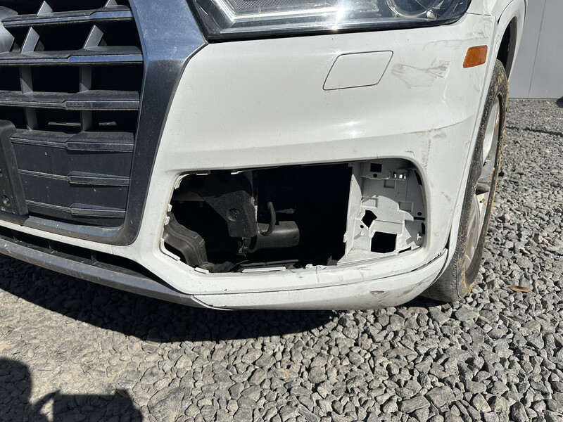 Заглушка противотуманной фары левая Audi Q5  2020 2.0 Бензин 