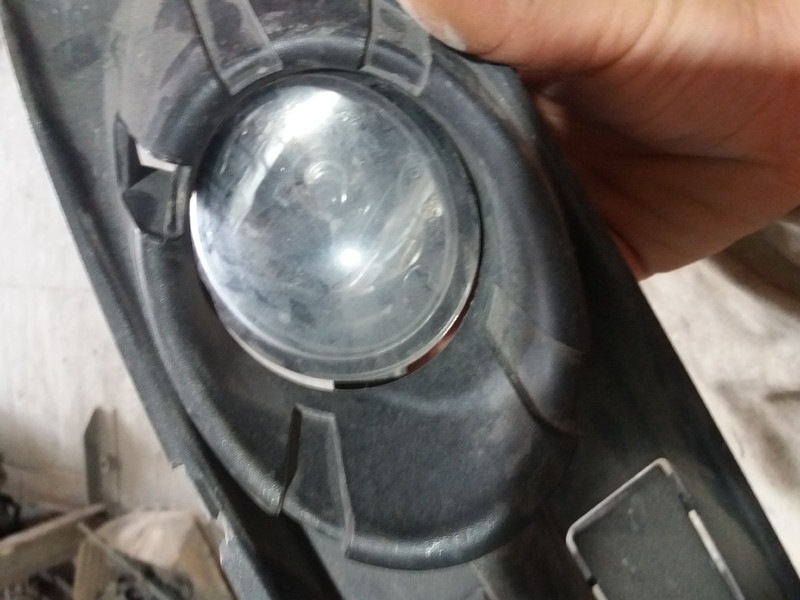 Противотуманная фара Mitsubishi Colt Z33 хэтчбек 2012 г.  1.4 л бензин Измаил