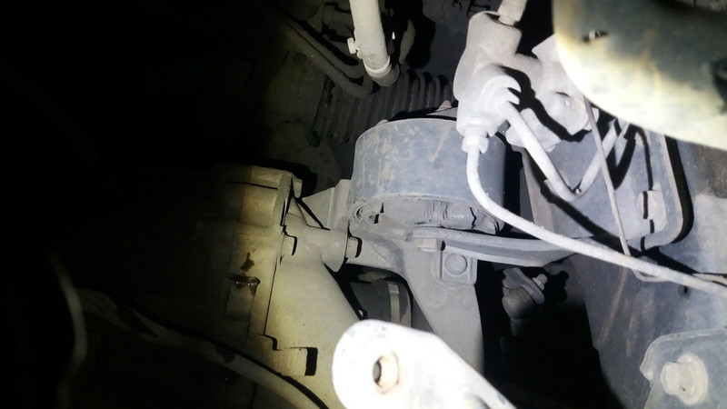 Левые подушки двигателя Nissan Bluebird  1989 2.0 Дизель Белгород-Днестровский