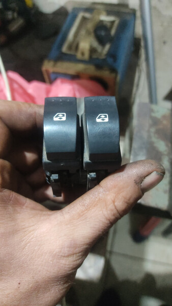 Кнопки стеклоподъемника Renault Laguna 2  2004 хэтчбек 2.0 Дизель Одесса