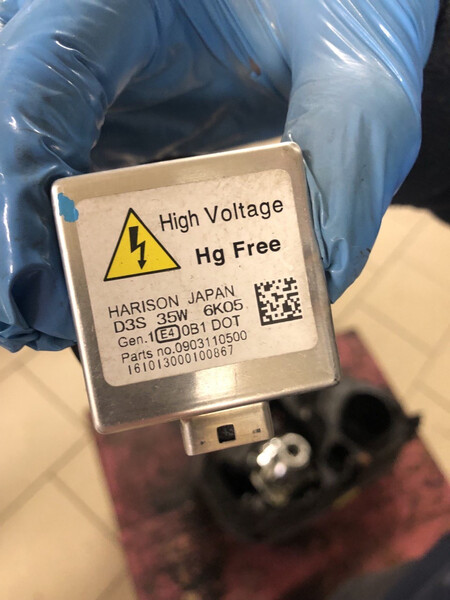 Лампа фары Dodge Charger  2017 универсал 3.6 Бензин Киев