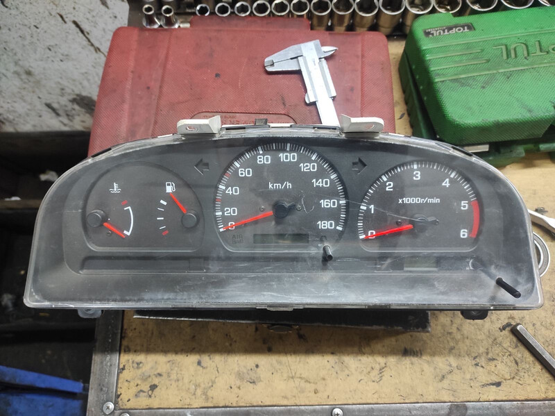 Панель приборов Nissan Navara 1998 г.  Сарны