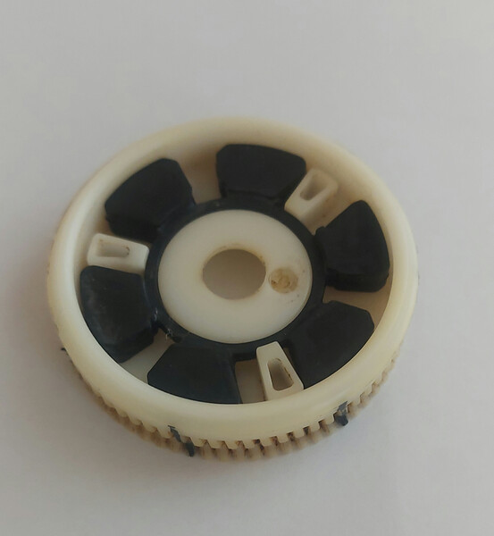 Шестерня моторчика склопідйомника 70 зубчиків Nissan Almera N17  2007 1.6 Бензин Чортков