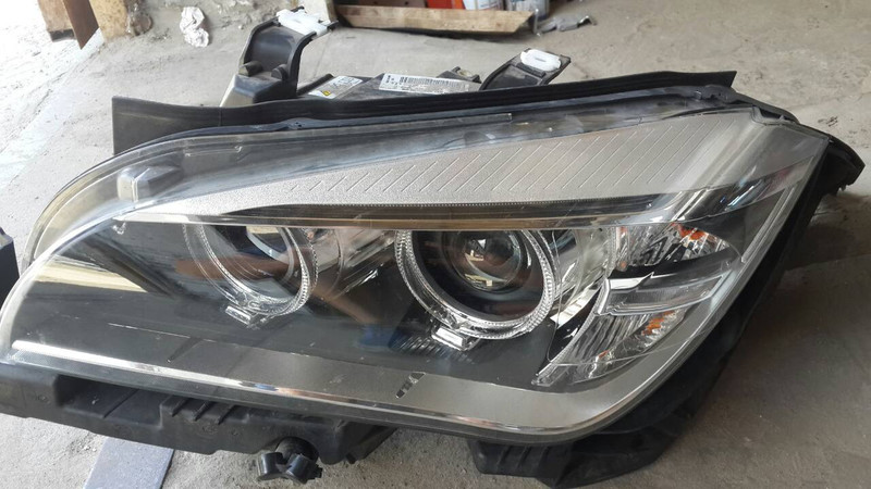 Фара передня права BMW X1  2014 2.2 Дизель 