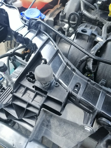 Отбойник капота Ford Focus 3  2016 2.0 Бензин Одесса