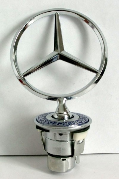 Эмблема передняя 210 880 01 86   Mercedes E-Class