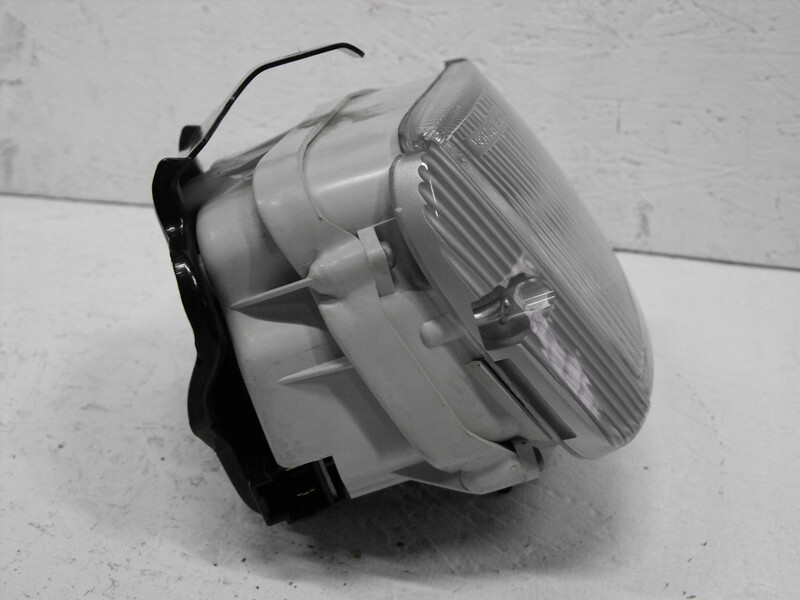 Противотуманная фара (ліва права) Nissan Sunny 1,6i 16v 1993 хетчбек 1.6 Бензин 