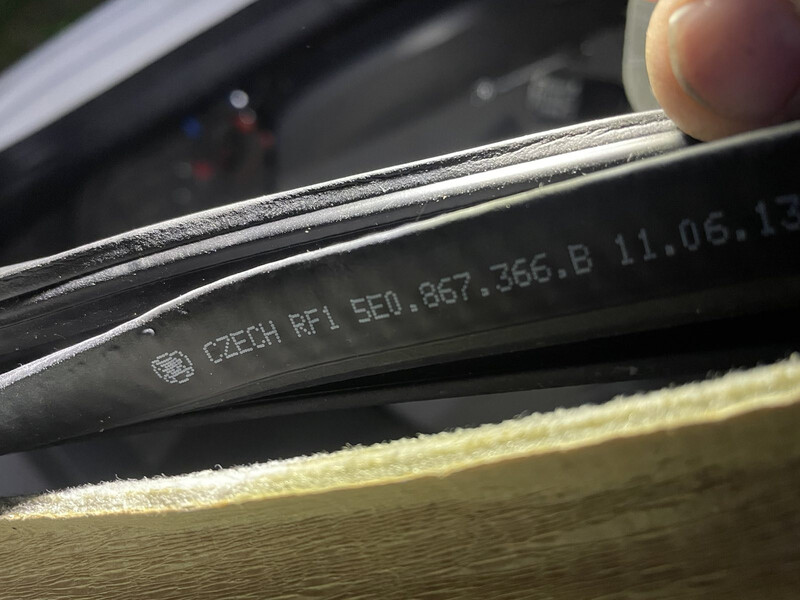 Уплотнитель двери передней Skoda Octavia A7 хэтчбек 2014 г.  2.0 л бензин Винница