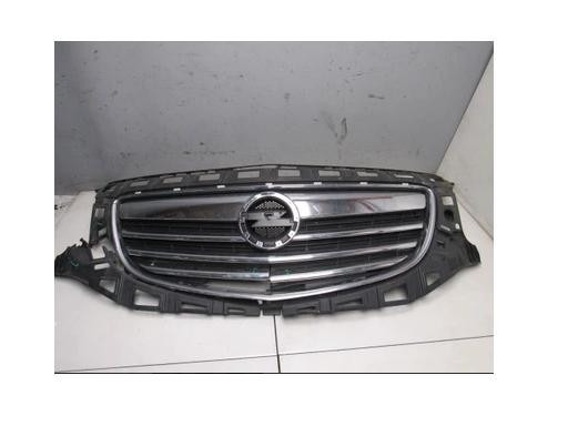 Решетка передняя Opel Insignia A  2011 универсал 2.0 Дизель Ивано-Франковск