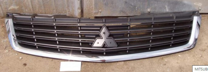 Решетка бампера Mitsubishi Galant  2012 2.4 Бензин Сумы