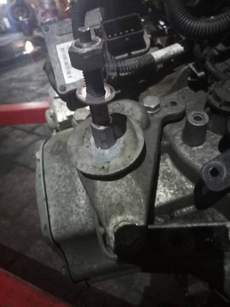 Кронштейн двигуна Citroen Berlingo  2012 1.6 Дизель 