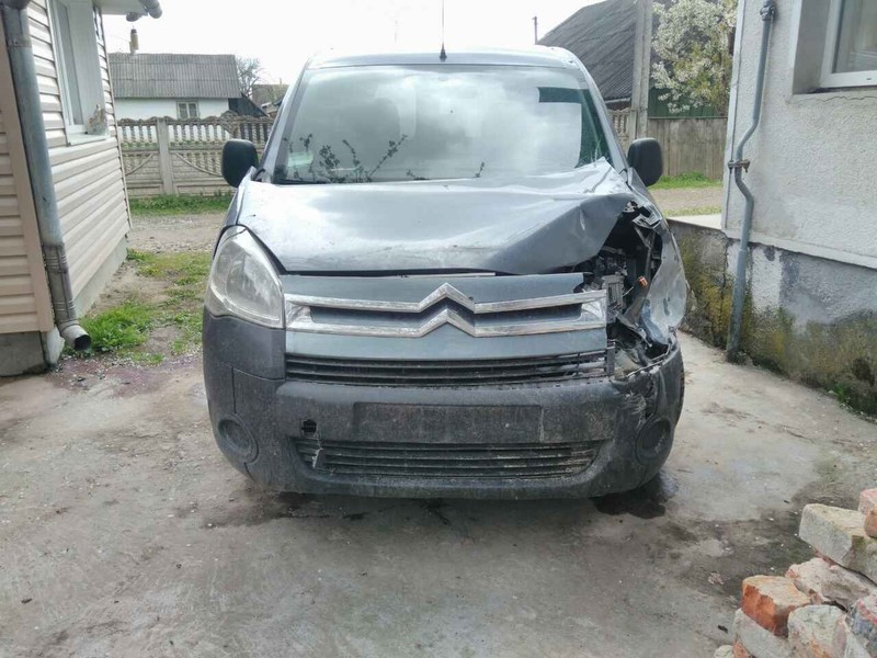 Капот, 2 фари, телевізор, ліве крило, бампер Citroen Berlingo  2008 універсал 1.6 Дизель Івано-Франківськ
