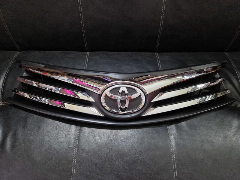 Значок або решітка радиатора з значком Toyota Corolla 2013 г.  Ковель
