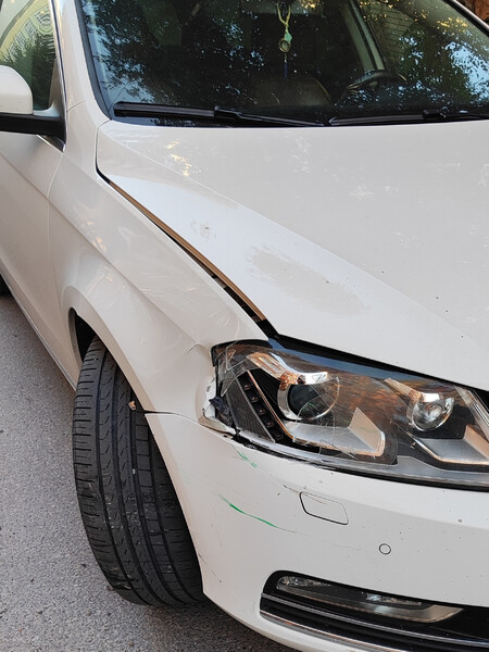 Праве передне крило Volkswagen Passat  2014 универсал 2.0 Дизель 