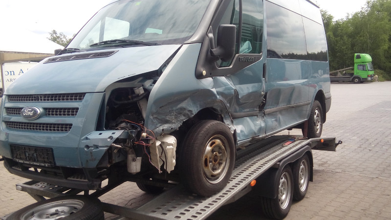 Бампер передний левая часть Ford Transit 2013 г.  2.2 л дизель Черкассы
