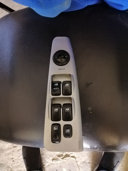 Блок керування склопідйомниками Kia Cerato  2006 1.6 Бензин 