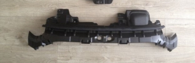 Верхняя планка диффузора Ford Fiesta MK7 2016 г.  16.0 л бензин Ровно