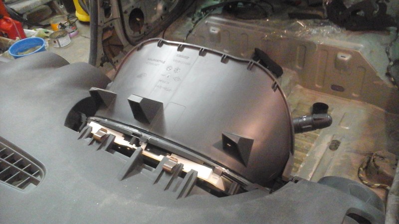 Козырек щитка приборов Renault Duster  2013 2.0 Бензин 