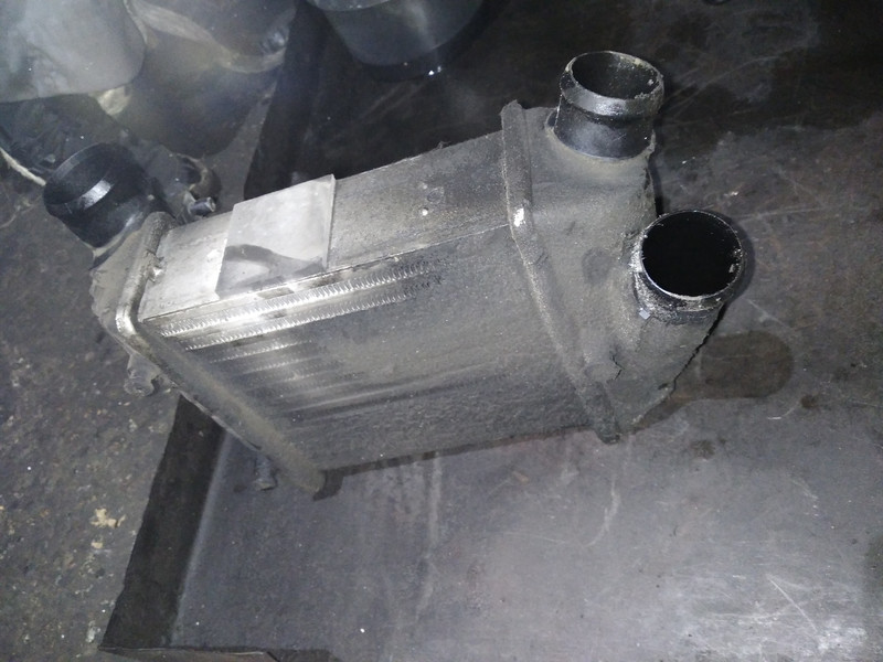 Интеркулер правый Audi A4 B6  2003 универсал 2.5 Дизель Киев