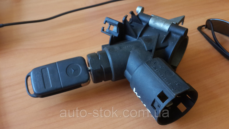 Замок зажигания с ключом A1684600104   Mercedes A-Class