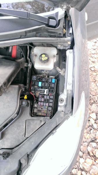 Монтажный блок реле Mazda 5  2007 2.0 Бензин Киев