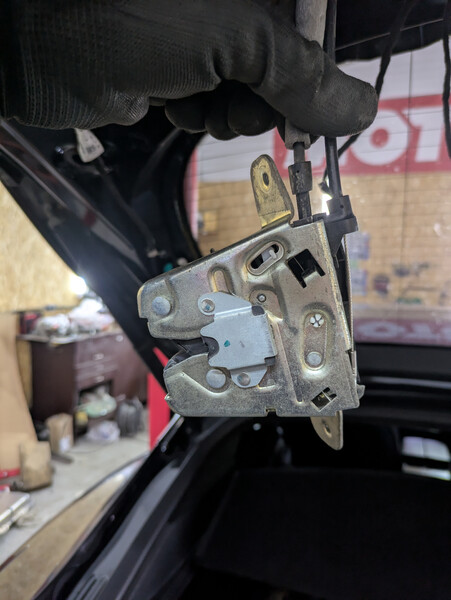 Замок багажника Tesla Model S хетчбек 2018 р.  75.0 л электро Київ