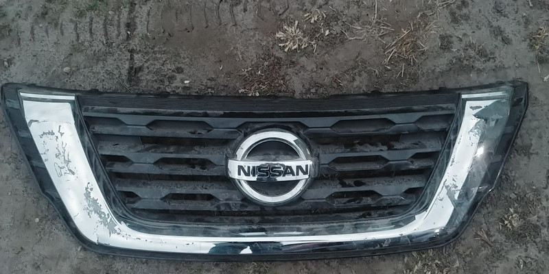 Решітка радіатора верхня Nissan Pathfinder R52  2018 2.5 Бензин 