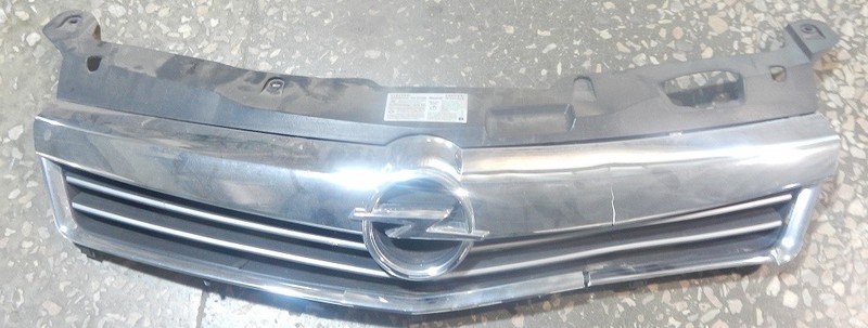 Решетка радиатора Opel Astra хэтчбек 2013 г.  1.6 л дизель Киев
