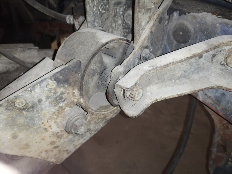 Подушка КПП Nissan Bluebird SLX универсал 1988 г.  2.0 л бензин Киев