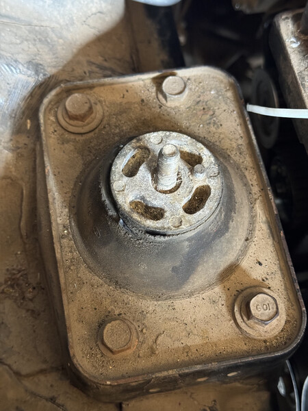 Правая гидро подушка двигателя Chevrolet Tacuma хэтчбек 2006 г.  2.0 л бензин Кривой Рог