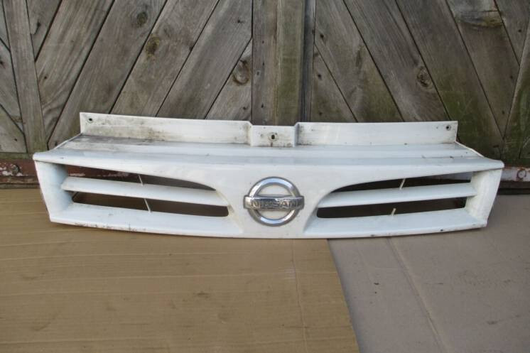 Решітка радіатора Nissan Primastar  2005 1.9 Дизель 