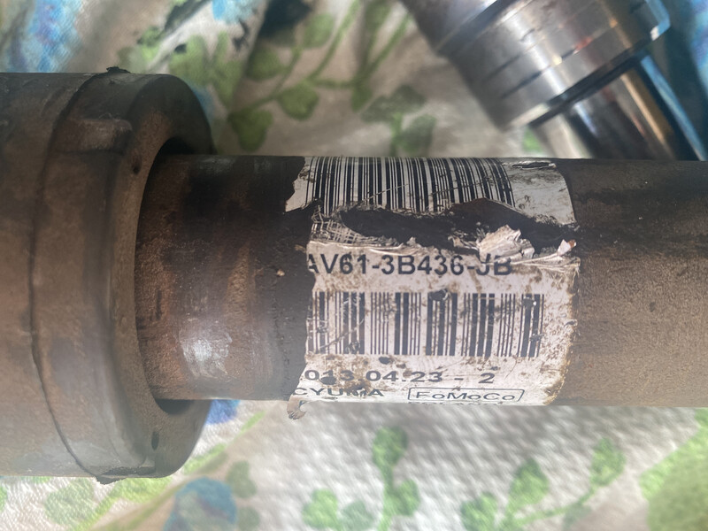 Піввісь права AV61-3B436-JB   Ford Focus